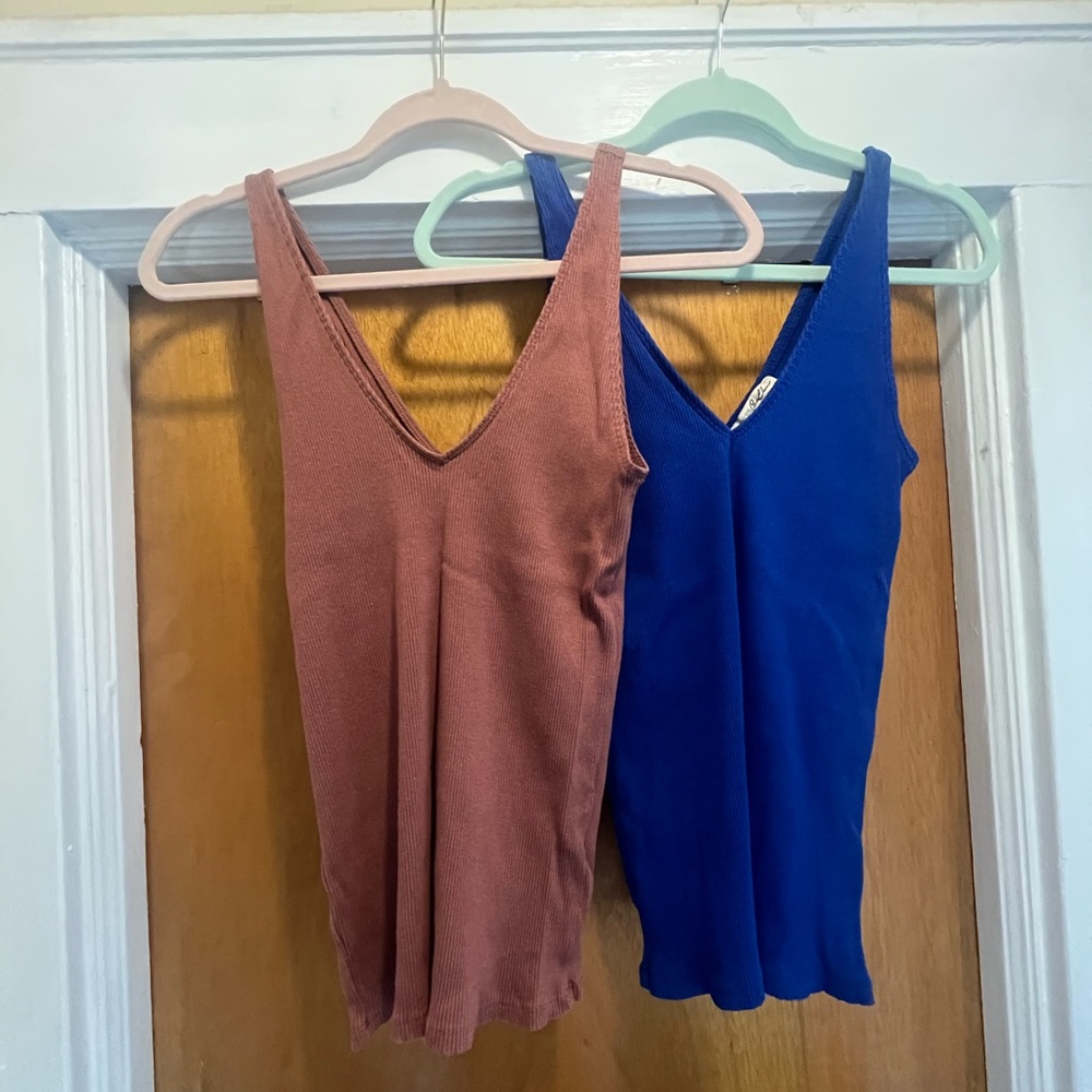 Express ribbed tank tops size Medium set of two Mauve & Blue